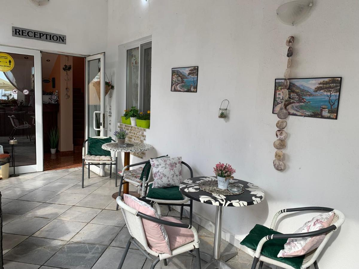 Sea Square Hotel Balchik Exterior foto